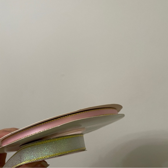 Gift box and ribbon bundle - Picture 5 of 5